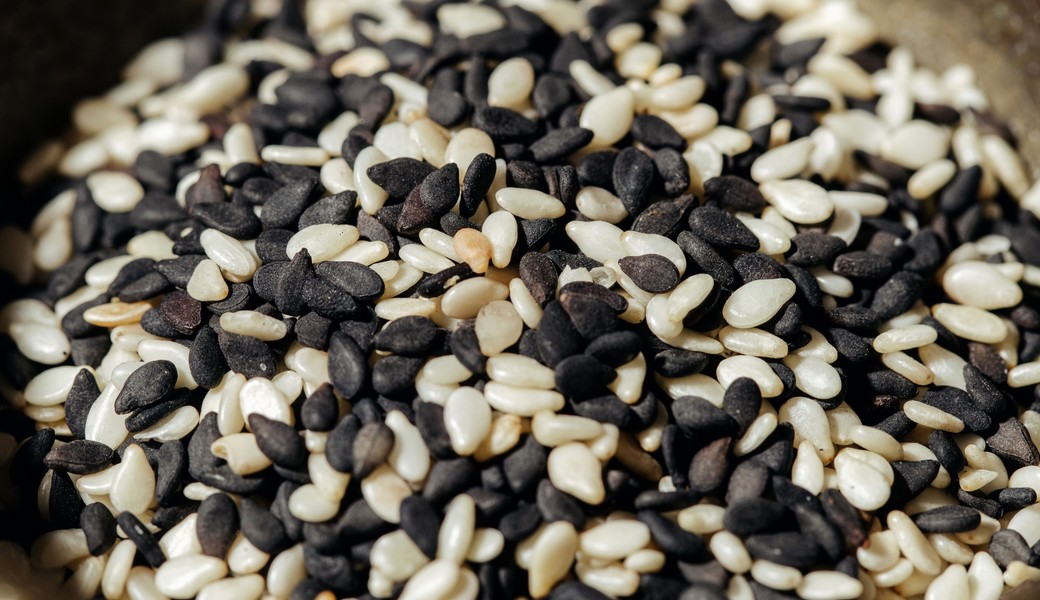 Natural sesame seed, mixed